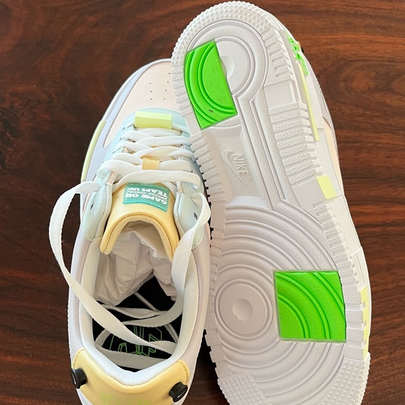 Women’s Air Force 1 Pixel 'Have A Good Game' - US W 8 - Picture 4 of 5